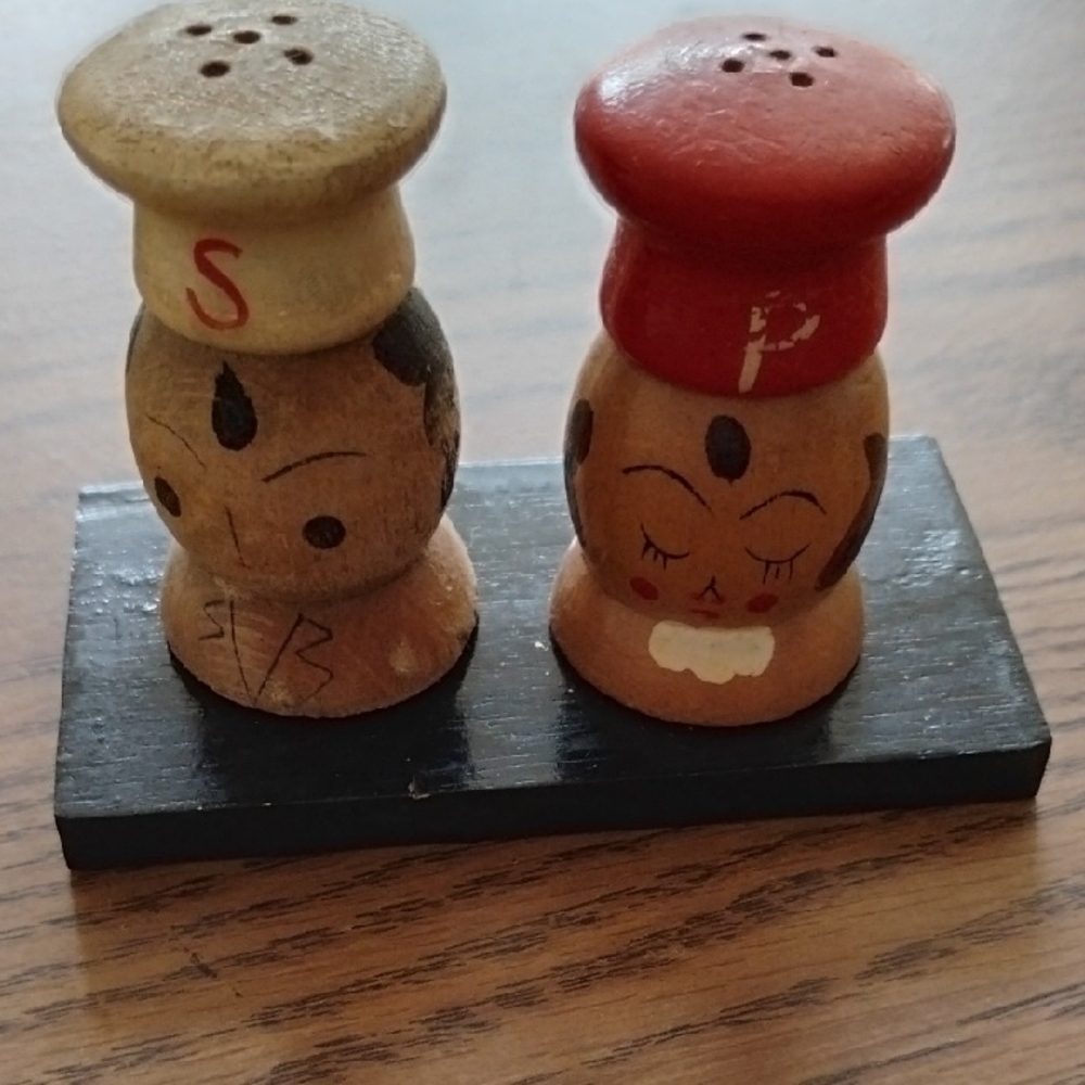 Wooden Salt and Pepper Shaker Set in Red and Cream